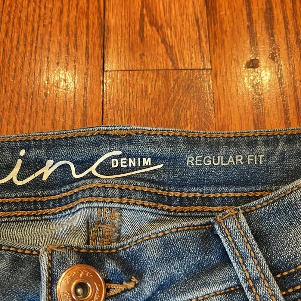 EUC Inc International Concepts Distressed Denim Cuff Shorts Size 6 - Picture 11 of 17